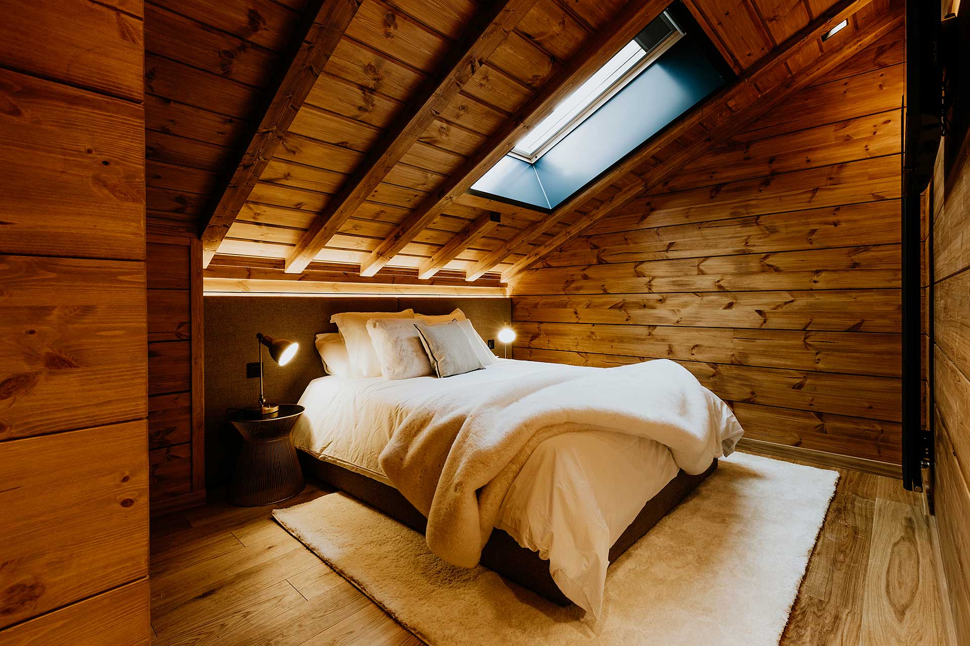 Curated visual reference: Gallery Detail: Luxury Mountain Chalet In Sierra Nevada