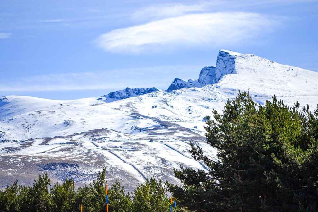 Ski Enthusiasts' Haven: Sierra Nevada's Splendour